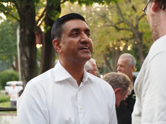 California U.S. Rep. Ro Khanna rallies with Iowa Democrats ahead of midterms